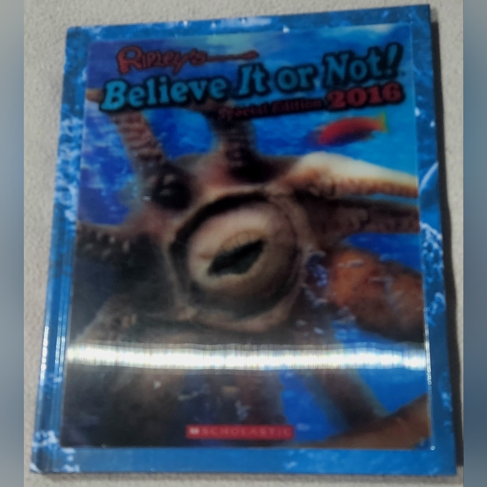 Scholastic Ripley's Believe It or Not! 2016 Edition